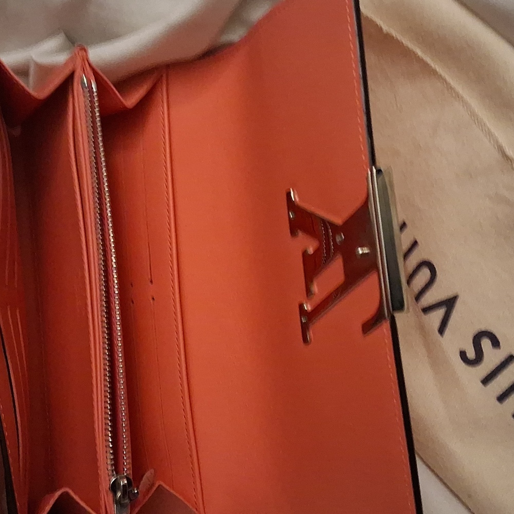 Louis Vuitton Pink Wallet with Silver Logo - Picture 3 of 3